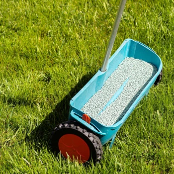 Oferă gazonului tău un nou impuls primăvara aceasta! – Alege dintre îngrășămintele noastre de calitate pentru gazon!