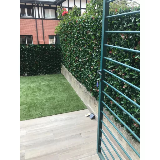Perete verde cu frunze de dafin roșii Vertical Red Lauro 1x1 m