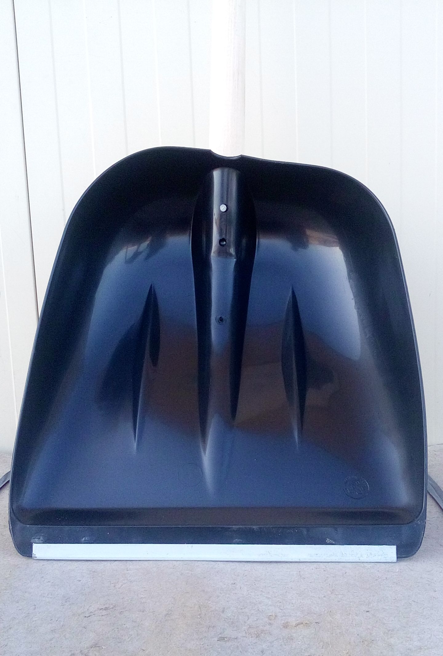 Lopată  zăpadă plastic de 38 cm cu protector de margine din oțel inoxidabil cu mâner