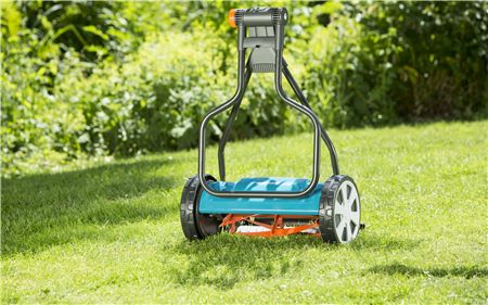 Maşină de tuns iarbă manuală cu alunecare Classic 330 Gardena