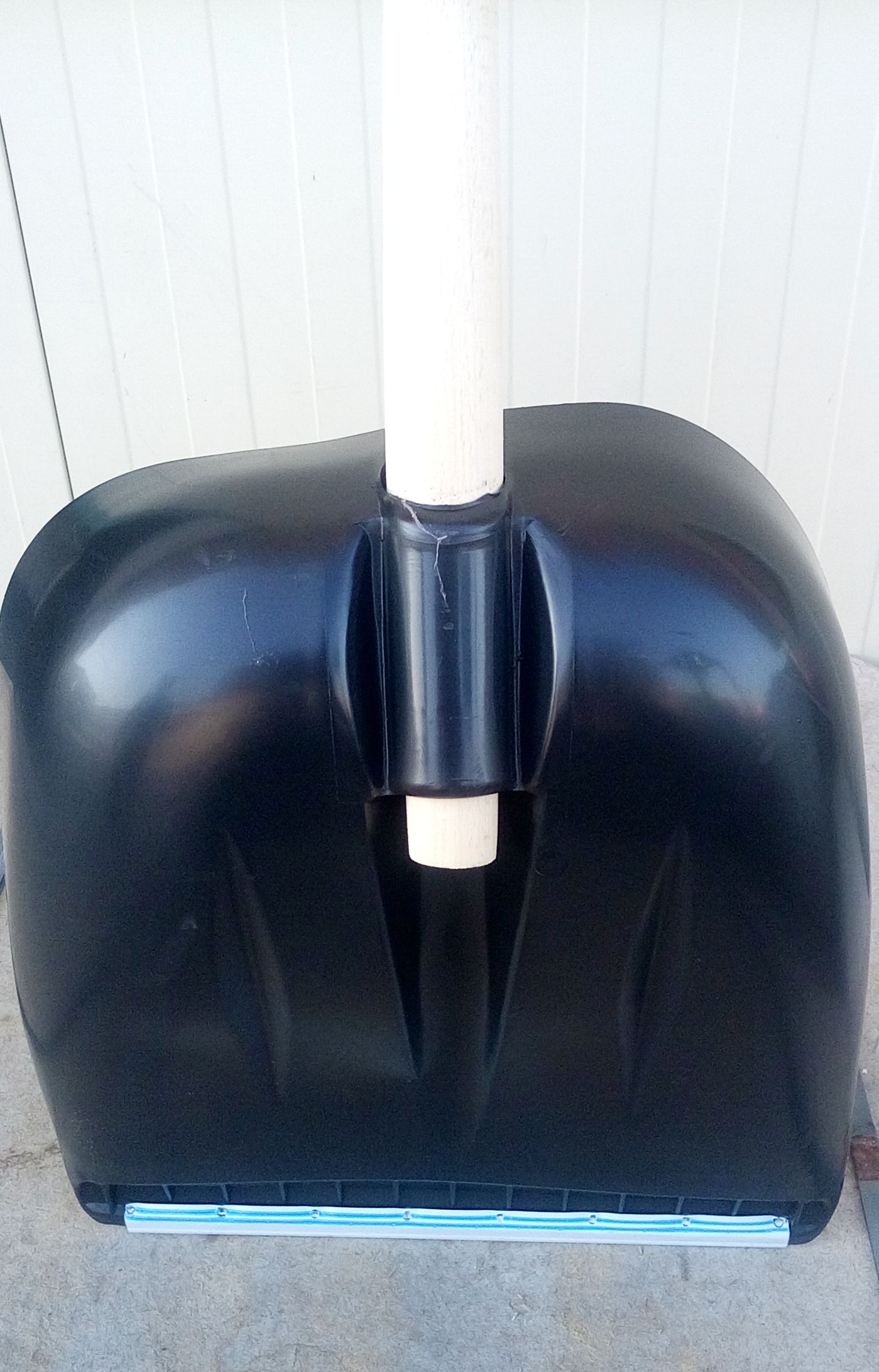 Lopată  zăpadă plastic de 38 cm cu protector de margine din oțel inoxidabil cu mâner