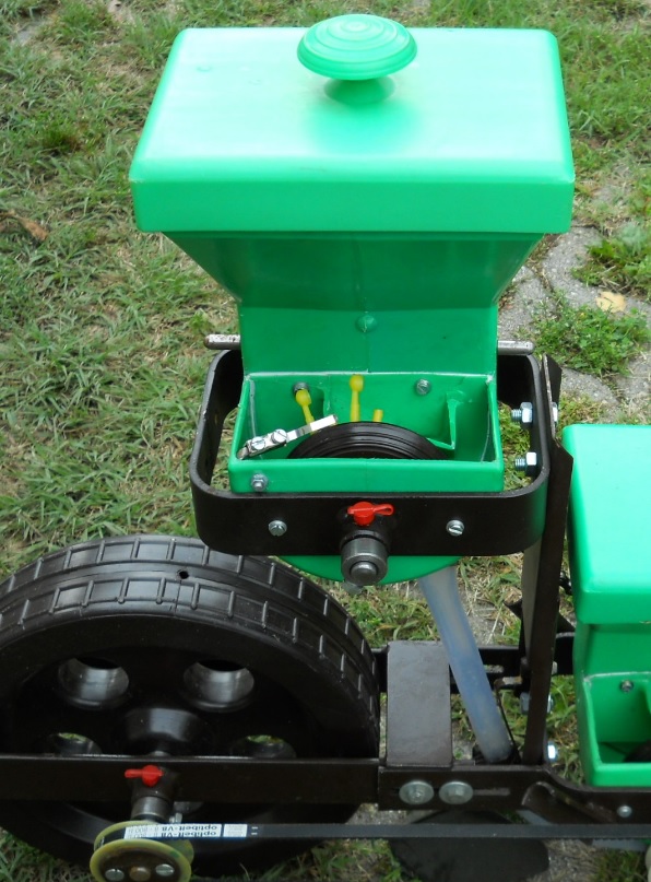 Profi vetőgéphez granulátum adagoló adapter